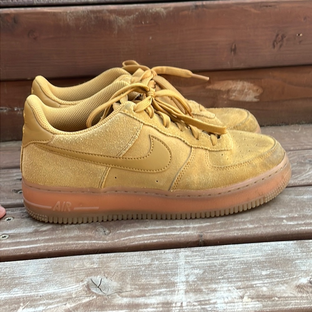Nike Air Force 1 LV8 3